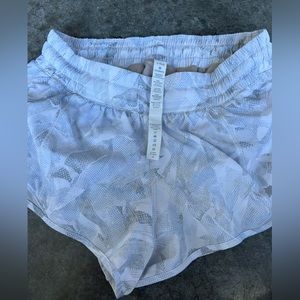 Lululemon hotty hot shorts size 6